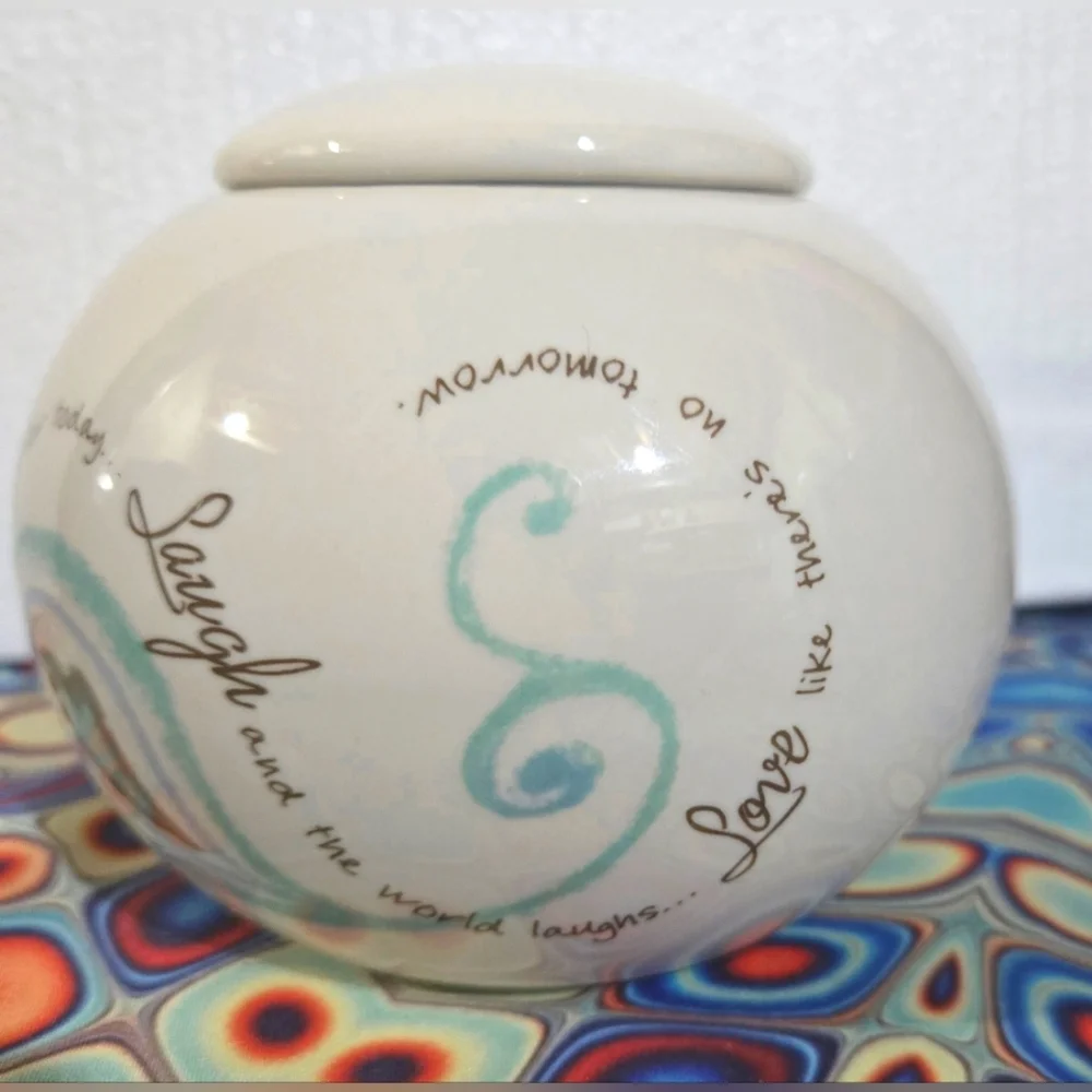 Life is a Circle Tealight Holder With Lid